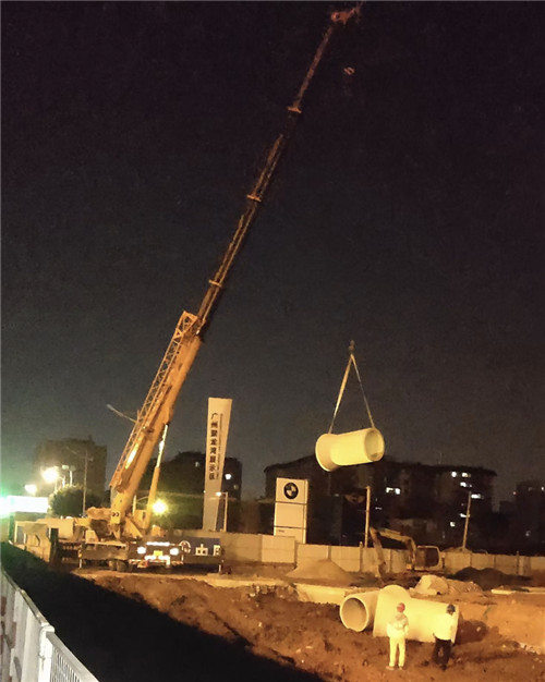 武陵区“弯臂矫正”—— 吊车的 “形变补偿” 技术